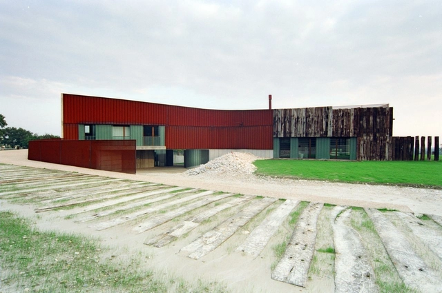 Casa de Rancho Yuppie + Granero / ELASTICOSPA + 3 - Casas