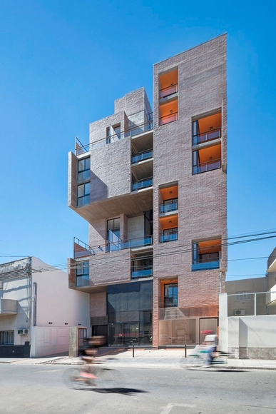 Edifício Primero de Mayo / CBAyA - Apartamentos