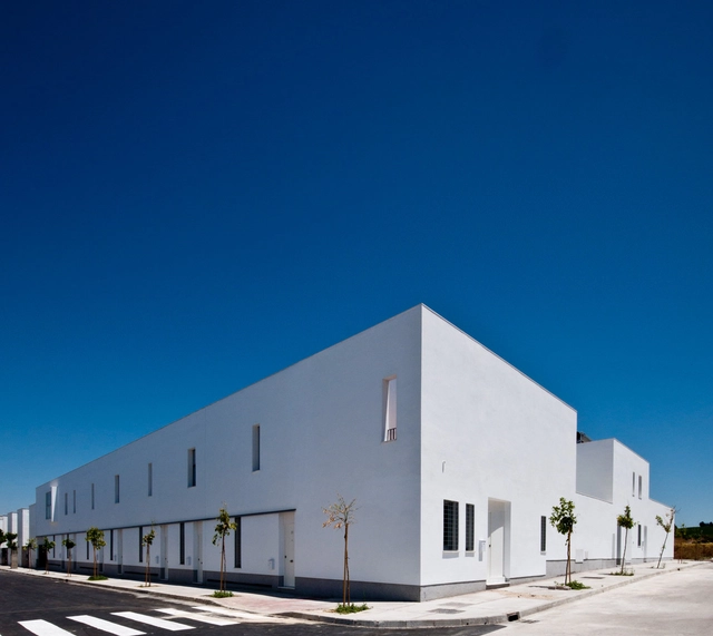 39 Viviendas De Protección Oficial Y Garajes / José Soto García - Vivienda Colectiva