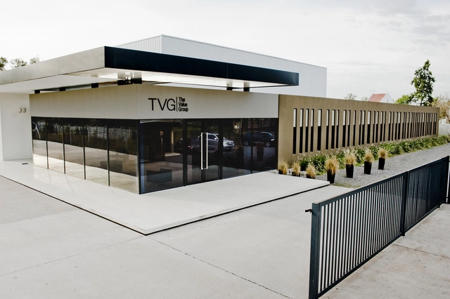 Centro de Distribución y Edificio de Oficinas en Tigre / Cordova Estevez Arquitectura - Edificio De Oficinas, Fachada, Puerta