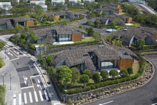 Art Villas, Block D: Kengo Kuma diseña casas con cubiertas de roca volcánica en Corea del Sur - Imagen Principal