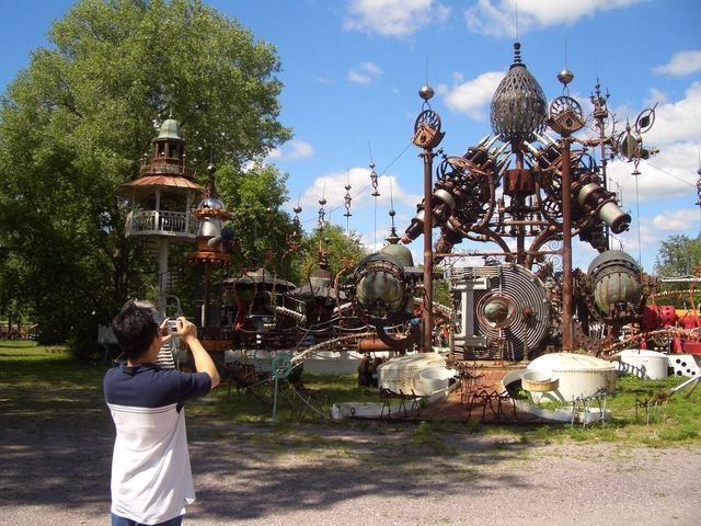 “Parque de Arte do Dr. Evermor”: Um parque de esculturas recicladas - Imagem de Destaque