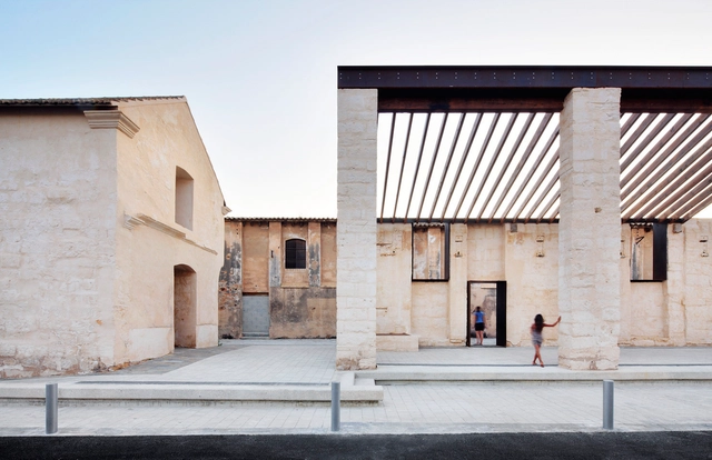 Can Ribas / Jaime J. Ferrer Forés - Espacio Público