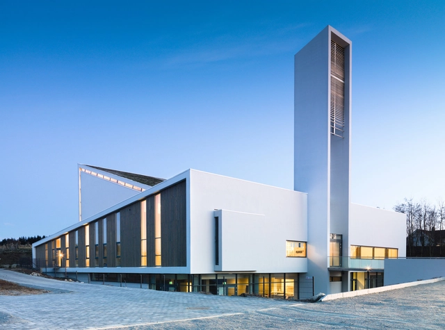 Iglesia Froeyland en Orstad / LINK Arkitektur AS - Artes Escénicas 