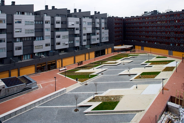 Praça em Baracaldo / Linazasoro Arquitectura - Praça