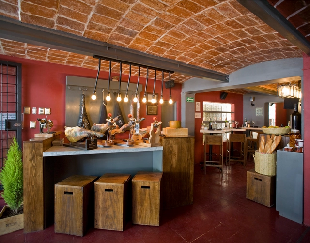 Restaurante Jamón J. Jamón / JSª - Restaurant, Cocina, Fijación Vigas, Mesas, Sillas, Encimera