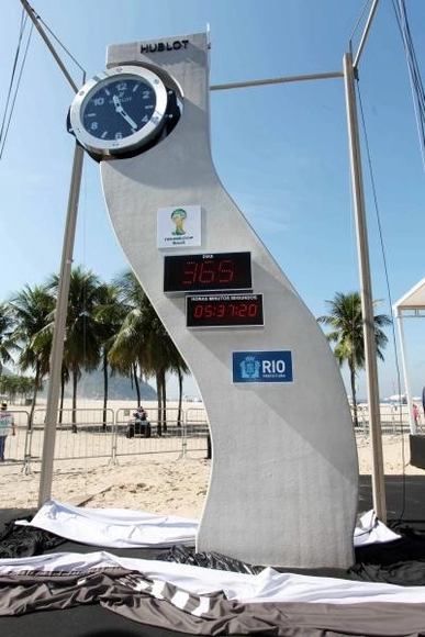 Cronômetro projetado por Niemeyer faz contagem regressiva para a Copa do Mundo - Imagem de Destaque