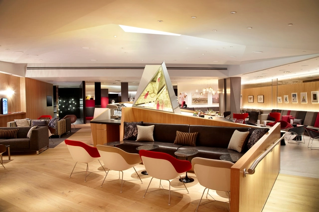 Virgin Atlantic EWR Clubhouse / Slade Architecture - Vivienda Social