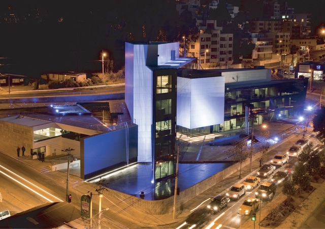 QBE Seguros Colonial / Diego Guayasamin - Edifícios Institucionais