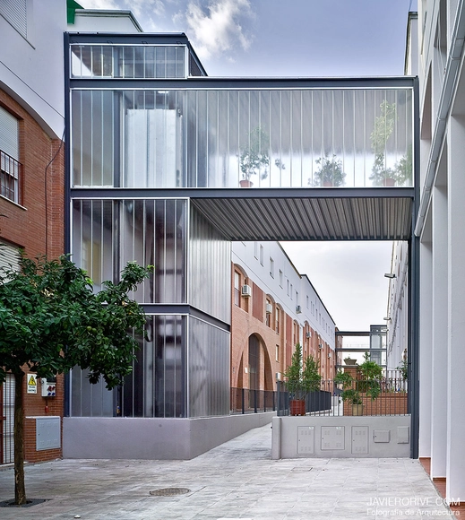 Intervención en Espacios Comunes de Edificios Plurifamiliares de Promoción Pública / Studio Af6 - Apartamentos, Patio interior, Fachada