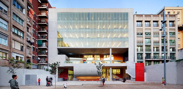Edificio Collage / Rahola Vidal - Centro Cultural, Fachada