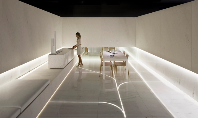 Blanc. Showroom l'antic colonial / Fran Silvestre Arquitectos - Diseño De Interiores