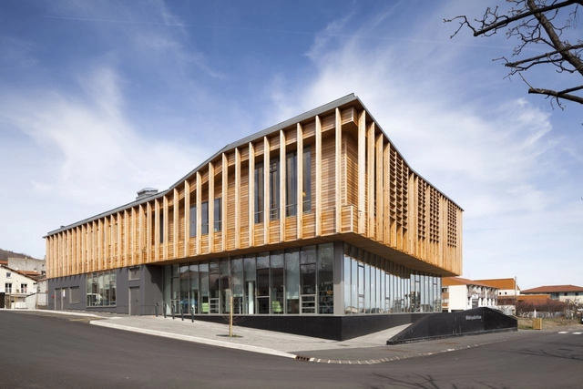 Biblitoteca y Mediateca Aimé Césaire / G+ Architectes - Bibliotecas