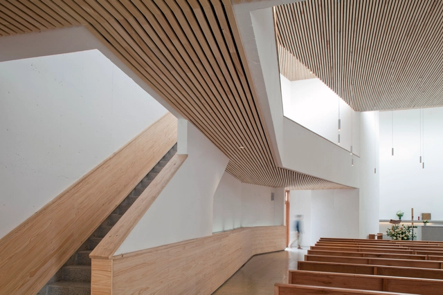 Capilla San Manuel de la Estrella  / Tomás Browne + Alberto Browne - Capilla, Escaleras, Barandas, Fachada