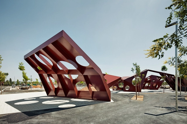 Estructura Multifuncional en el Sector del Saló / Batlleiroig - Paisaje Y Arquitectura, Fachada