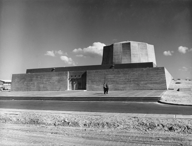 AD Classics: Soreq Nuclear Research Center / Philip Johnson  - Energy Plant, Stairs