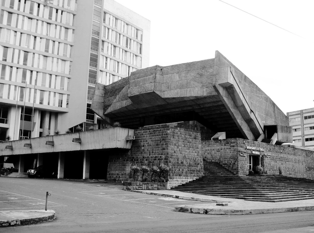 Clásicos de Arquitectura: Teatro Politécnico  / Oswaldo de la Torre - Teatro, Fachada, Arco