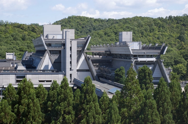 AD Classics: The Kyoto International Conference Center / Sachio Otani - Facade