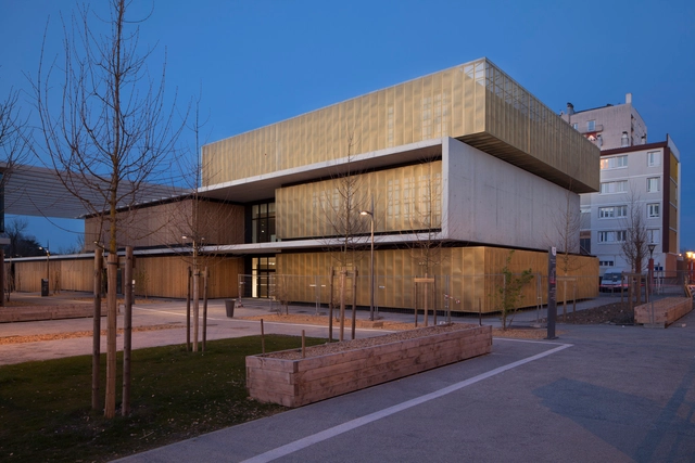 Centro Cultural, Educativo y Escuela / Marjan Hessamfar & Joe Vérons Architectes - Escuelas