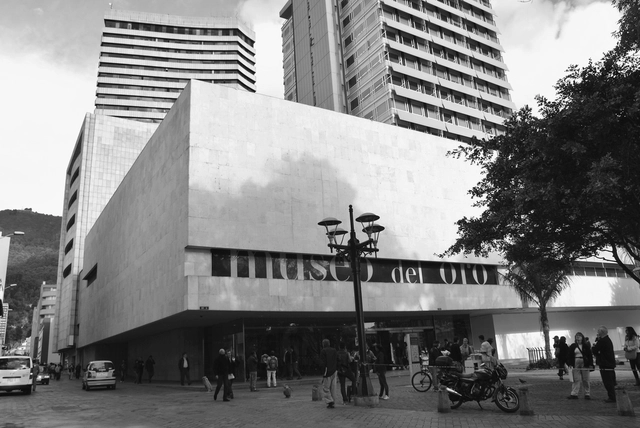 Clásicos de Arquitectura: Museo del Oro / Germán Samper - Museo, Fachada, Urbano