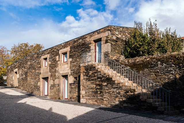 Hotel en los Viñedos Douro / Ricardo Carvalho + Joana Vilhena Arquitectos - Casas
