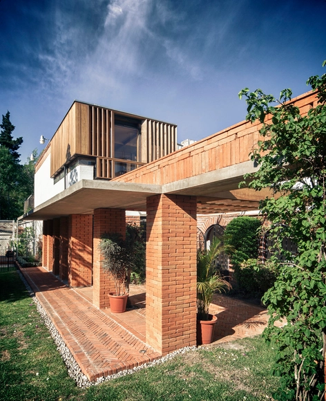 Estudio ERV / Estudio MMX  - Ampliación, Jardín, Fachada, Barandas, Arco