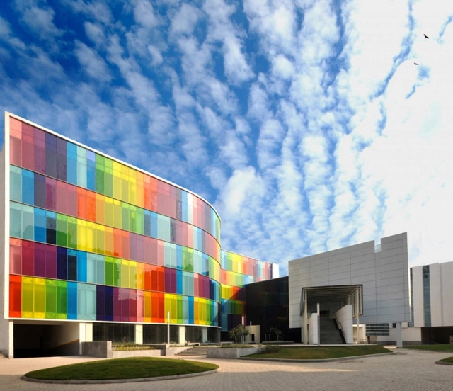 Archivo: Arquitectura Multicolor - Imagen Principal