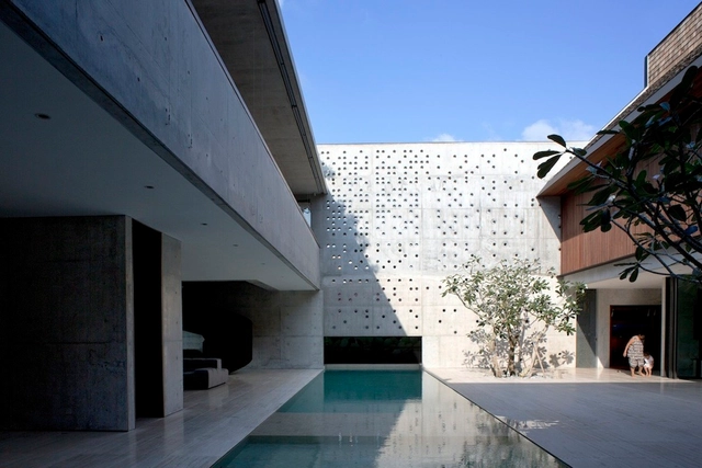 La Casa Patio / Formwerkz Architects - Casas