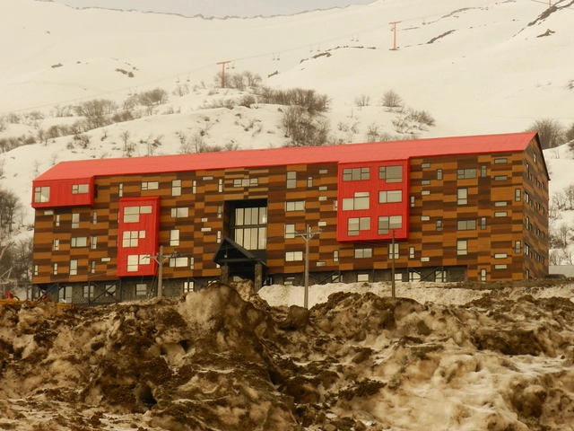 Hotel Alto Nevados, Nevados de Chillán / o2 Arquitectos - Hoteles, Fachada, Puerta