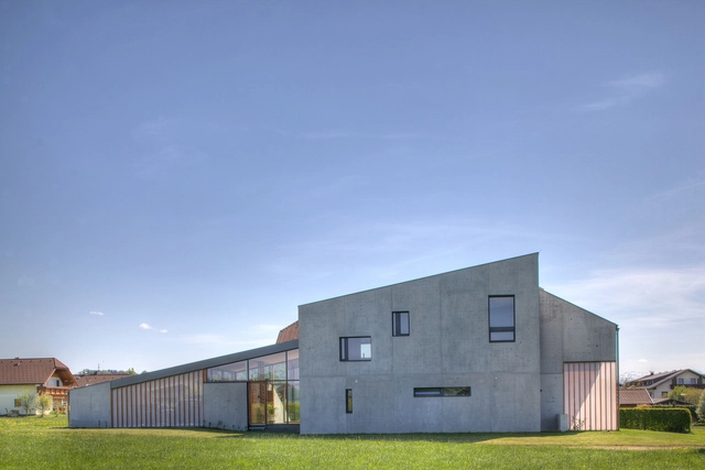 Atriumhaus am Waldrand / Kleboth Lindinger Dollnig - Casas