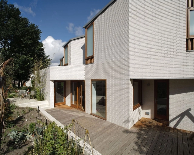 Hedge House / GKMP Architects - Houses, Courtyard, Facade, Door