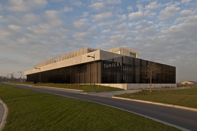 Oficinas Tonickx / Vincent Van Duysen Architects - Edificio De Oficinas