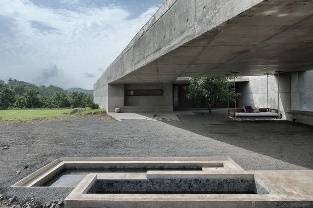El modelo de Casa en Piedra Líquida  / SPASM Design Architects - Casas