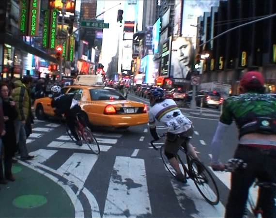 “Alley cat”: provas de ciclismo em meio à cidade - Imagem de Destaque