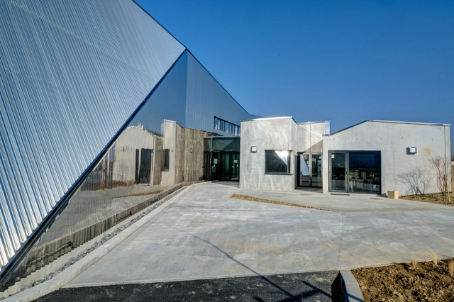 Paisajismo en Saint-Barthélémy d’Anjou / Atelier Arcau - Edificios Institucionales