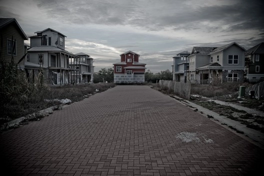 Bold New Suburbia: Meet The Architects Daring to Better the 'Burbs - Featured Image