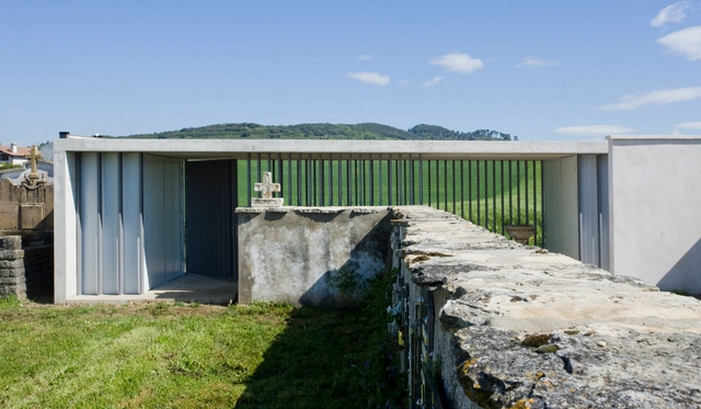 Cementerio ASIAIN / Iñigo Esparza Arquitecto -         Cemetery