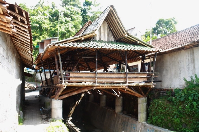 Comunidad en Indonesia construye un centro para la reunión de los vecinos con bambú local - Sustentabilidad