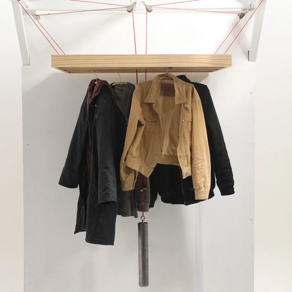 Hang Table / Ella Bates-Hermans, Abraham Hollingsworth, Caitlin Pilcher e Zach Holmes - Imagem de Destaque