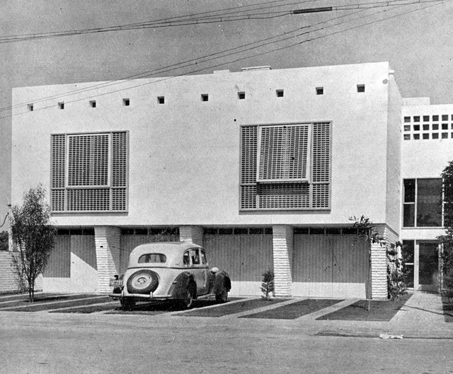 Clásicos de Arquitectura: Edificio Multifamiliar en Calle Roma / Teodoro Cron - Apartamentos, Fachada, Puerta