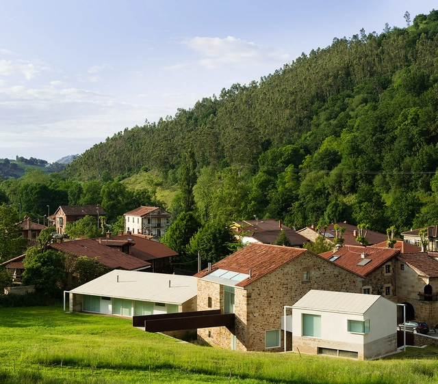 Rehabilitación de Vivienda Rubalcaba / Carlos de Riaño Lozano - Renovación, Bosque