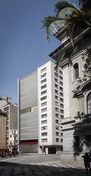 Novo Edifício da Biblioteca da Faculdade de Direito da USP / Vinicius Mazzoni, Akanoe Martins Ferreira e Giuliana Siqueira Mocelin - Bibliotecas, Fachada, Arco