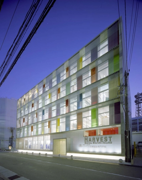 Universidad Médica Harvest / Shogo Iwata - Universidad, Fachada
