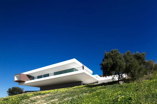 Villa Escarpa / Mario Martins Atelier - Casas
