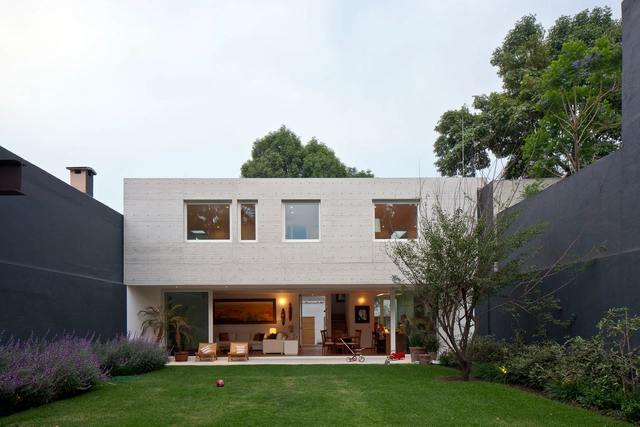 Cerrada de Cortés / Dcpp Arquitectos - Casas