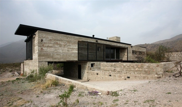 Casa em Villa Cielo / Estudio M + N - Casas