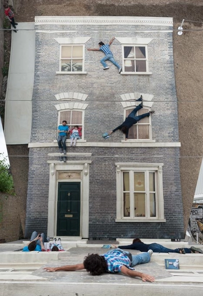 “Dalston House”: uma intervenção urbana que modifica as dimensões espaciais do público - Imagem de Destaque
