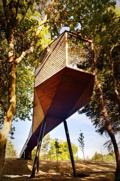 Casas Tree Snake / Luís Rebelo de Andrade + Tiago Rebelo de Andrade - Cabañas & Lodges