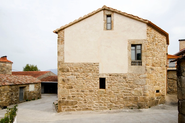 Respeto a la piedra / Dom Arquitectura  - Casas, Fachada, Puerta