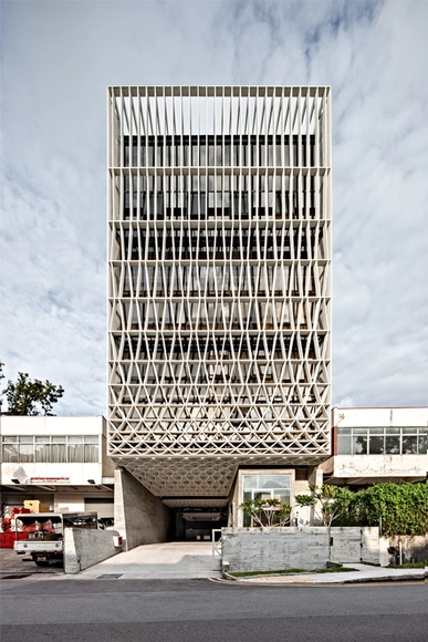 Una Simple Fábrica / Pencil Office - Fábrica